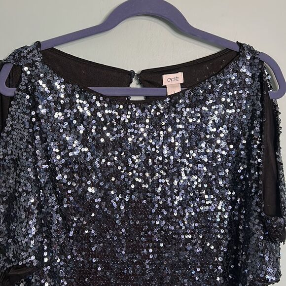 Cache Cold Shoulder Sequin Dress - Picture 3 of 8